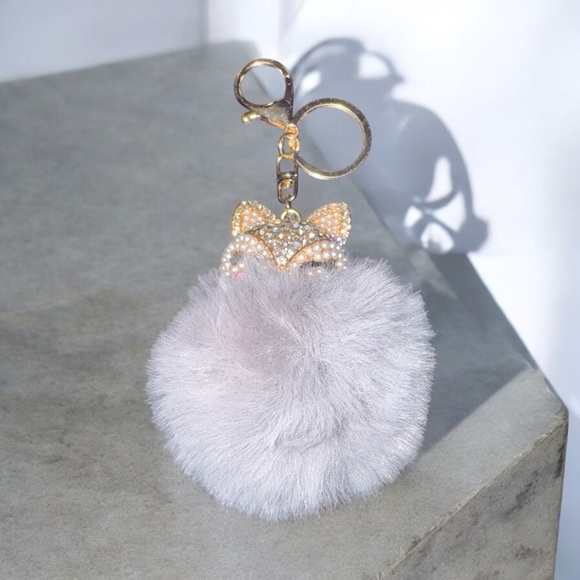 Fox Fur Ball with Artificial Fox Head Inlay Pearl Rhinestone Key/Bag Charm NWT - Picture 8 of 12